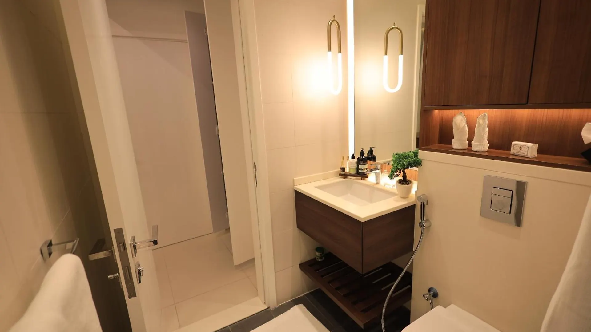 Vip Experience Dubai Nad Al Sheba At Prime Views- Opposite Al Meydan Hotel- Modern Luxury Apartment